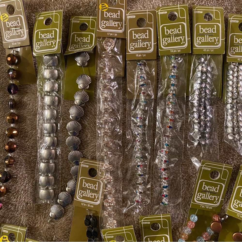 Crafting beads and necklaces - Picture 5 of 8